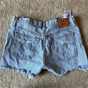 100% cotton - Levi’s vintage distressed jean shorts W27